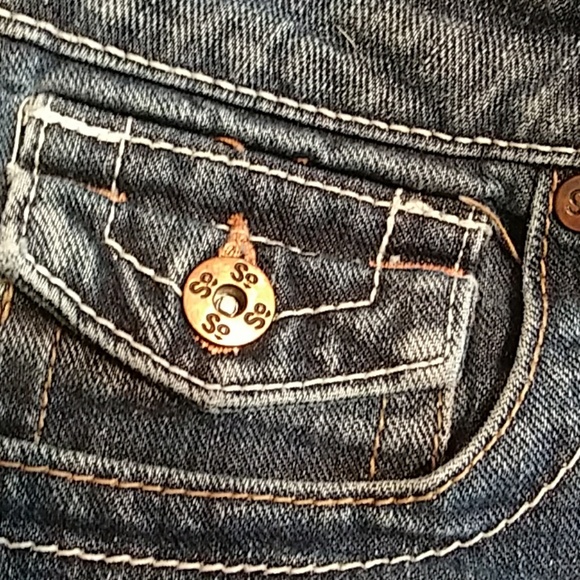 Shorts - Picture 4 of 4